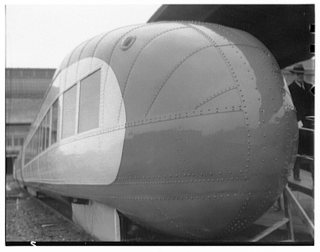 Illustration for article titled The Zeppelin Train, The Aerotrain And Other Classic Streamlined Trains